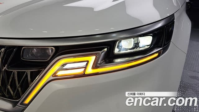 Kia Carnival 2023 — ფოტო 27/30