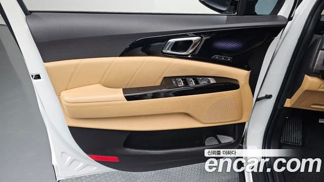 Kia Carnival 2023 — ფოტო 29/30