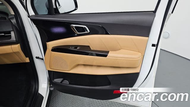 Kia Carnival 2023 — ფოტო 18/30