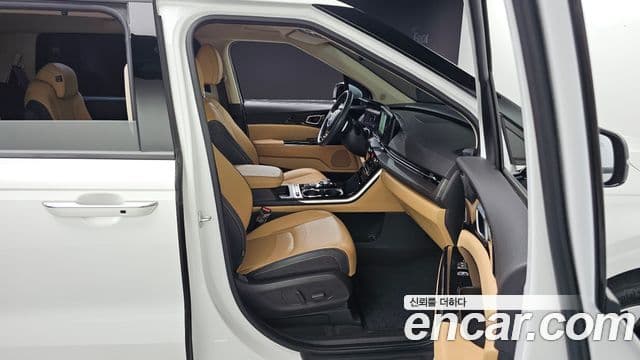 Kia Carnival 2023 — ფოტო 28/30
