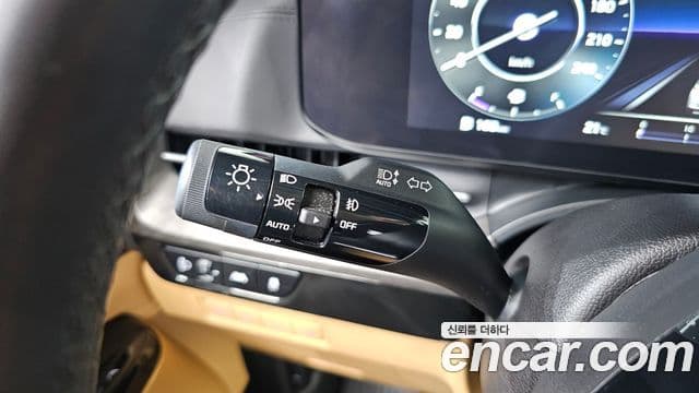 Kia Carnival 2023 — ფოტო 21/30