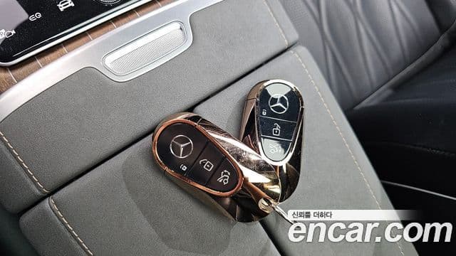 Mercedes-Benz EQS SUV 2023 — ფოტო 6/33