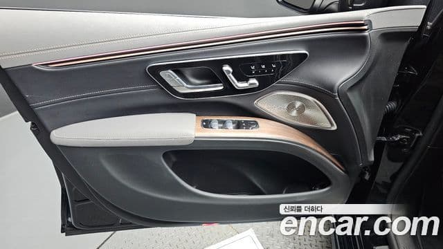 Mercedes-Benz EQS SUV 2023 — ფოტო 11/33