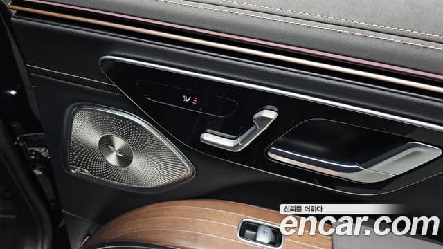 Mercedes-Benz EQS SUV 2023 — ფოტო 25/33