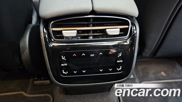Mercedes-Benz EQS SUV 2023 — ფოტო 28/33