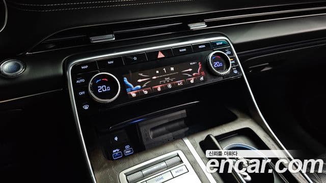 Genesis GV80 2021 — ფოტო 17/20