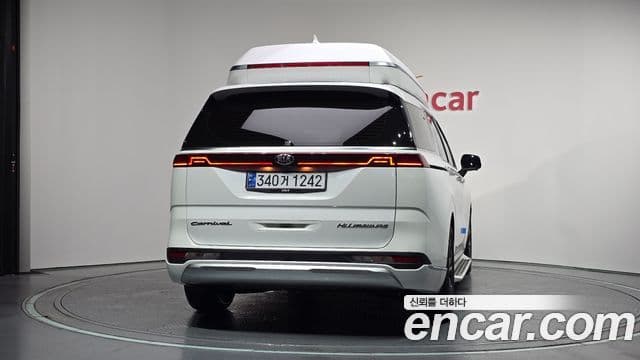 Kia Carnival 2021 — ფოტო 4/20