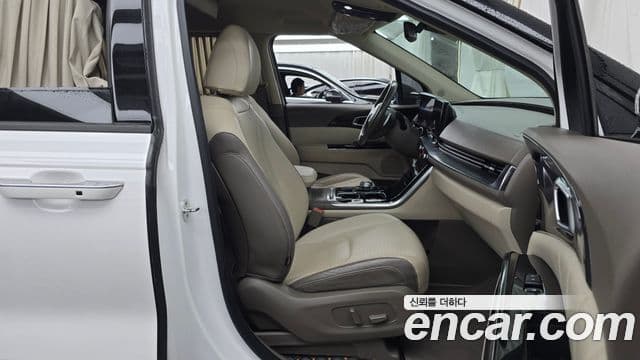 Kia Carnival 2021 — ფოტო 11/20