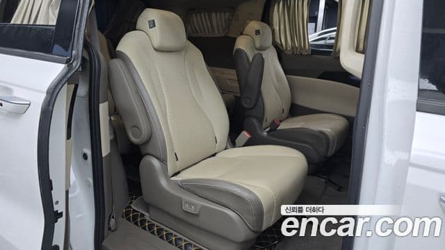 Kia Carnival 2021 — ფოტო 12/20