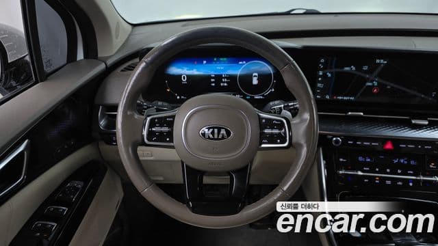 Kia Carnival 2021 — ფოტო 13/20