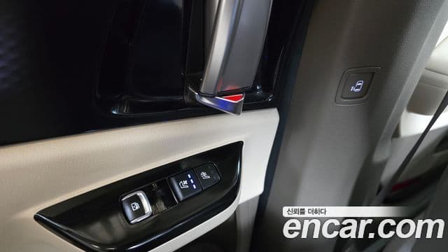 Kia Carnival 2021 — ფოტო 18/20