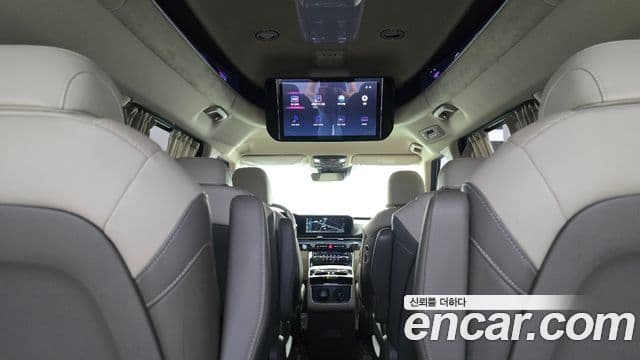 Kia Carnival 2021 — ფოტო 19/20