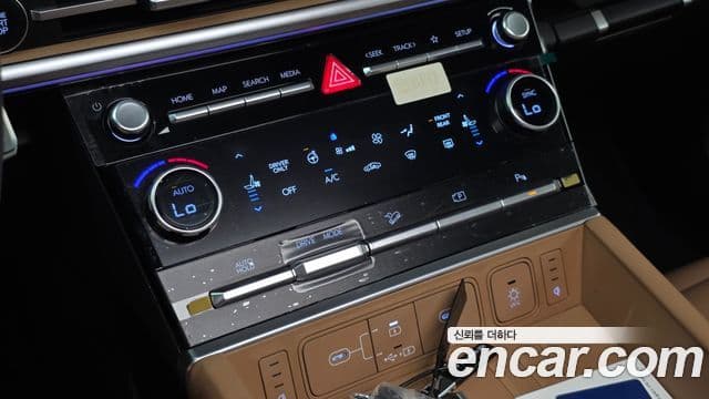 Hyundai Santa Fe 2024 — Photo 7/37