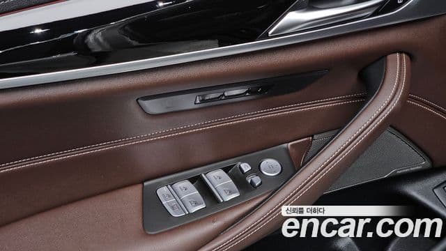 BMW 5 Series 2023 — фото 20 из 20