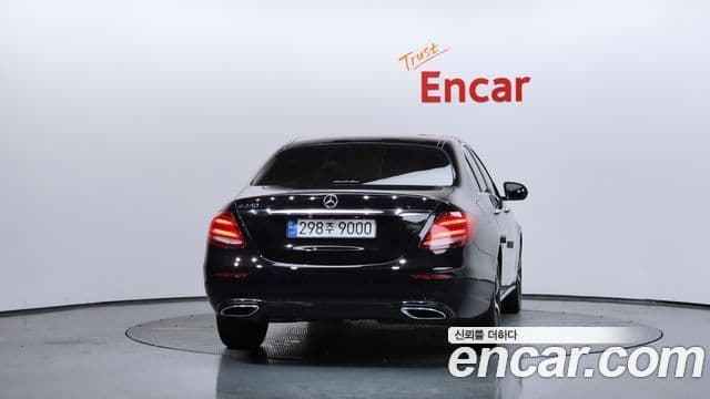Mercedes-Benz E-Class 2020 — ფოტო 3/20