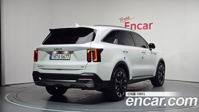 Kia Sorento 2023 — Фото 2/20