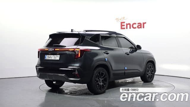 Kia Seltos 2023 — ფოტო 2/20