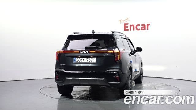 Kia Seltos 2023 — ფოტო 4/20