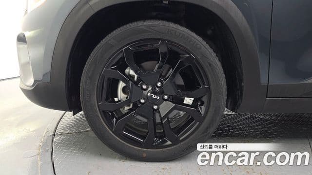 Kia Seltos 2023 — ფოტო 5/20