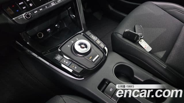 Kia Seltos 2023 — ფოტო 9/20