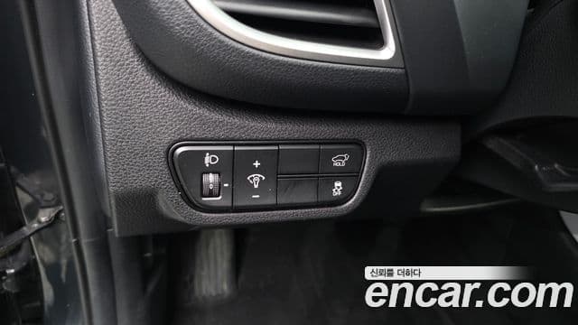 Kia Seltos 2023 — ფოტო 14/20