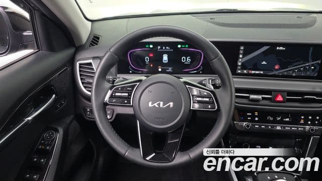 Kia Seltos 2023 — ფოტო 15/20
