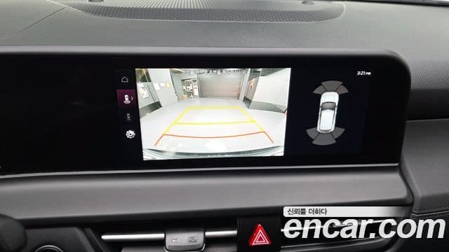 Kia Seltos 2023 — ფოტო 17/20
