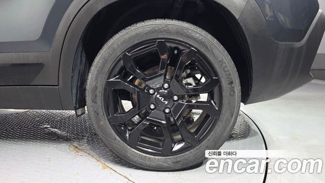 Kia Seltos 2023 — ფოტო 16/31