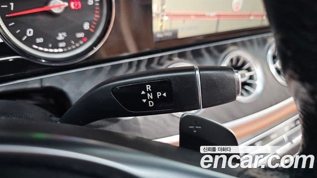 Mercedes-Benz E-Class 2018 — Şəkil 9/20