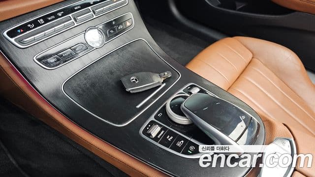 Mercedes-Benz E-Class 2018 — Şəkil 17/20