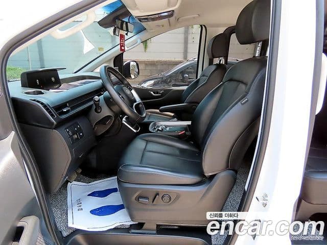 Hyundai Staria 2023 — фото 4 из 20