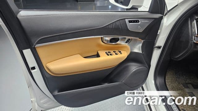 Volvo XC90 2021 — Photo 30/41