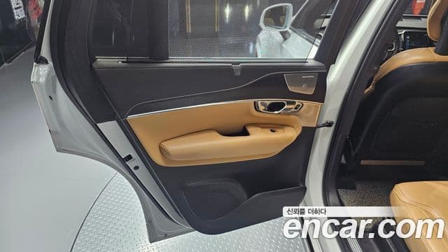 Volvo XC90 2021 — Photo 2/41