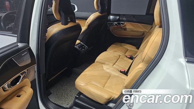 Volvo XC90 2021 — Photo 23/41