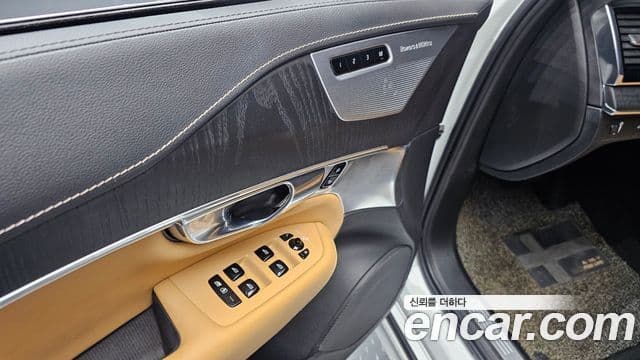 Volvo XC90 2021 — Photo 36/41