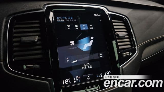 Volvo XC90 2021 — Photo 26/41