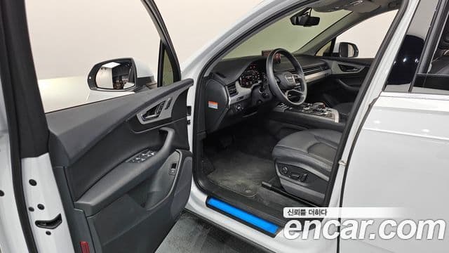Audi Q7 2019 — Şəkil 10/20