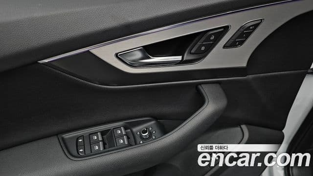Audi Q7 2019 — Şəkil 17/20