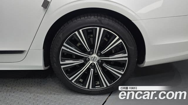 Volvo S90 2024 — Photo 19/32