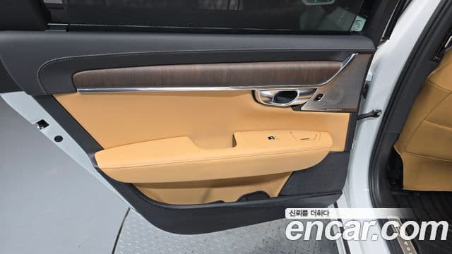 Volvo S90 2024 — Photo 30/32