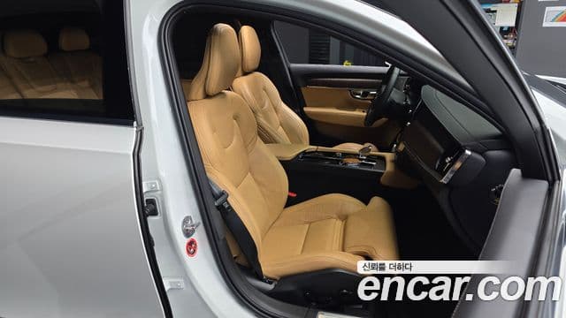 Volvo S90 2024 — Photo 8/32