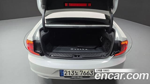 Volvo S90 2024 — Photo 16/32