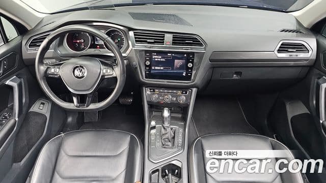 Volkswagen Tiguan 2018 — ფოტო 7/20