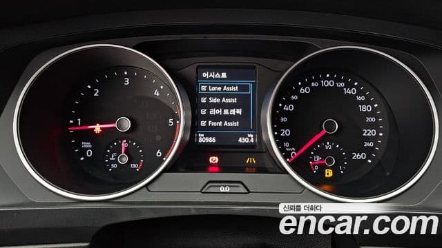 Volkswagen Tiguan 2018 — ფოტო 8/20