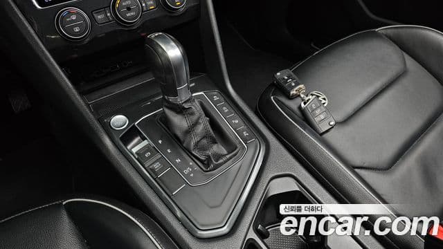 Volkswagen Tiguan 2018 — ფოტო 9/20