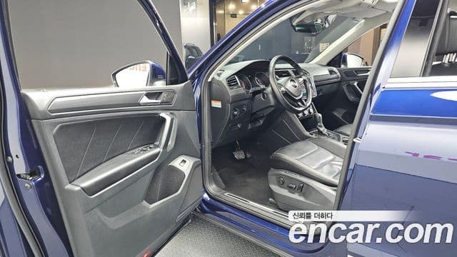 Volkswagen Tiguan 2018 — ფოტო 10/20