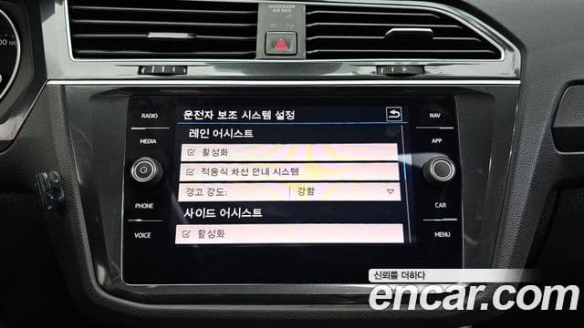 Volkswagen Tiguan 2018 — ფოტო 16/20