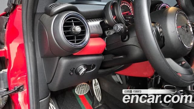 Mini Cooper S 2019 — ფოტო 12/20