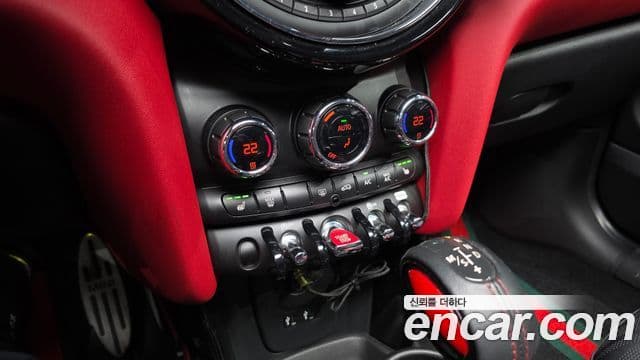 Mini Cooper S 2019 — ფოტო 16/20