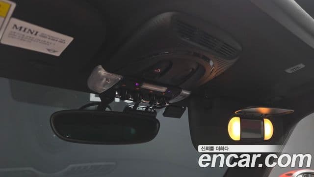 Mini Cooper S 2019 — ფოტო 19/20